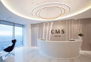 Стойки reception в проекте Офис компании CMS