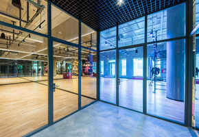 NAYADA-Quadro в проекте Создание интерьеров, монтаж перегородок, дверей, мебели в фитнес клубе Anvil