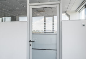 Двери VITRAGE I,II в проекте Проект Nayada по установке стеклянных перегородок в ООО Логопарк Сколково