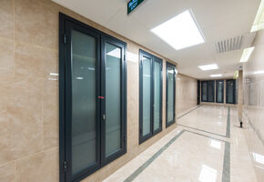 Двери VITRAGE I,II в проекте Проект Nayada по установке дверей в офисе управляющей компании ЖК Квартал 38А